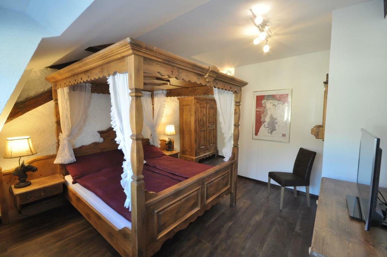 B&B Zum Rossli Zunzgen Buitenkant foto